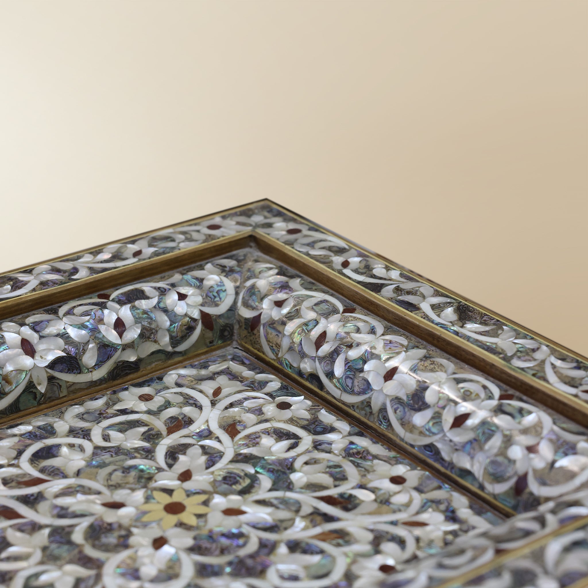 Damascene Thrones Set – Mother-of-Pearl & Abalone Inlay on Walnut