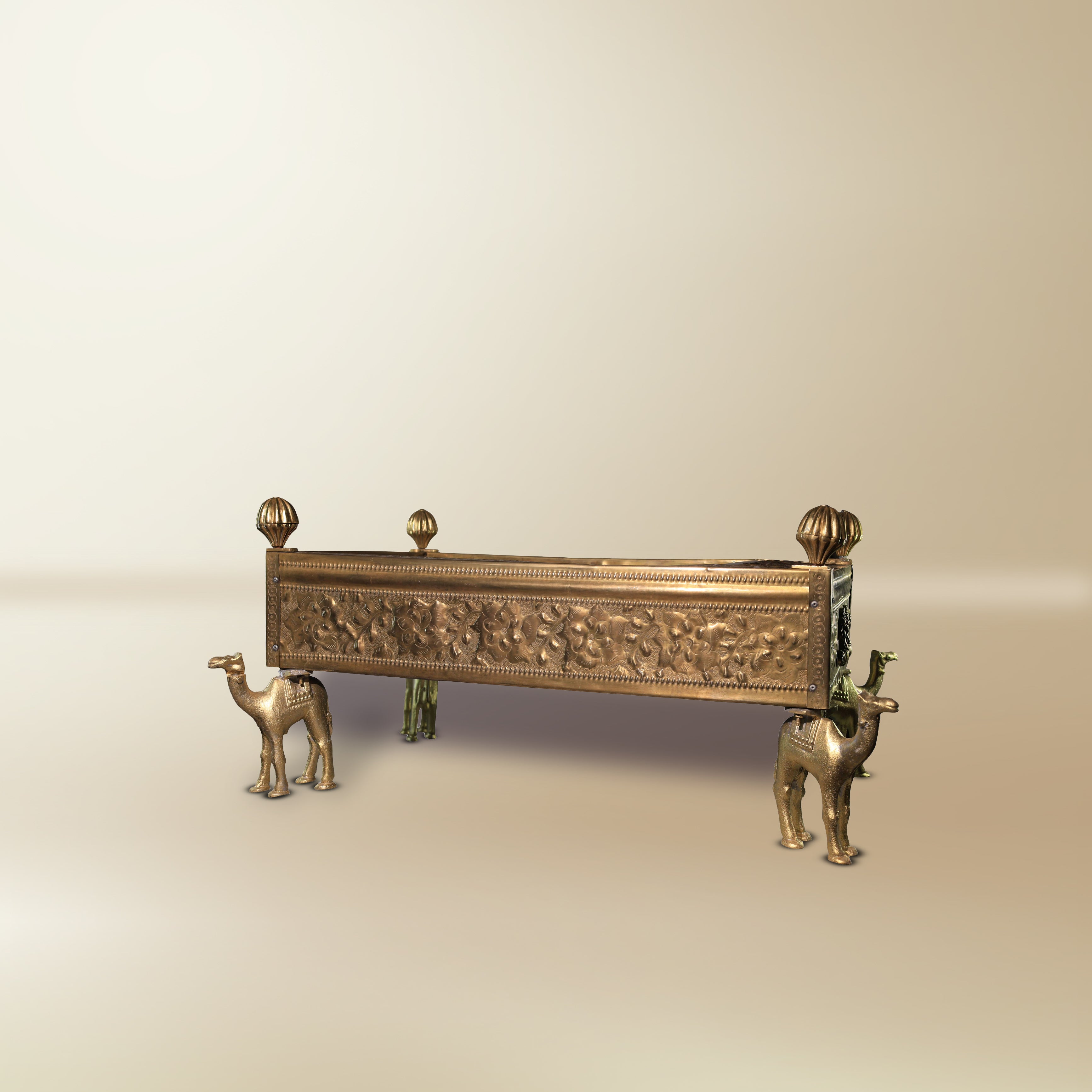 صندوق سفر النحاسي