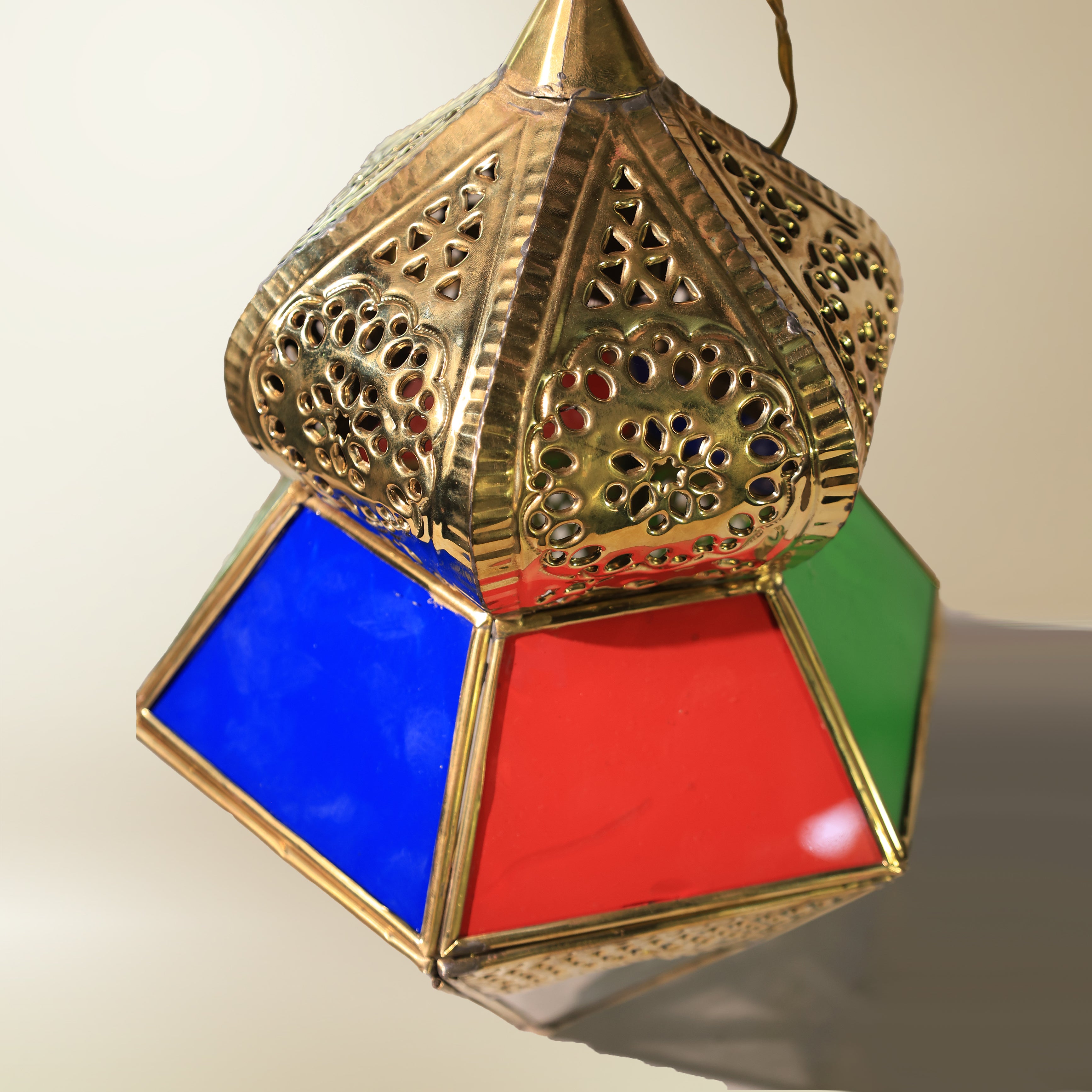 Lantern of Colors – A Thousand Nights in Light