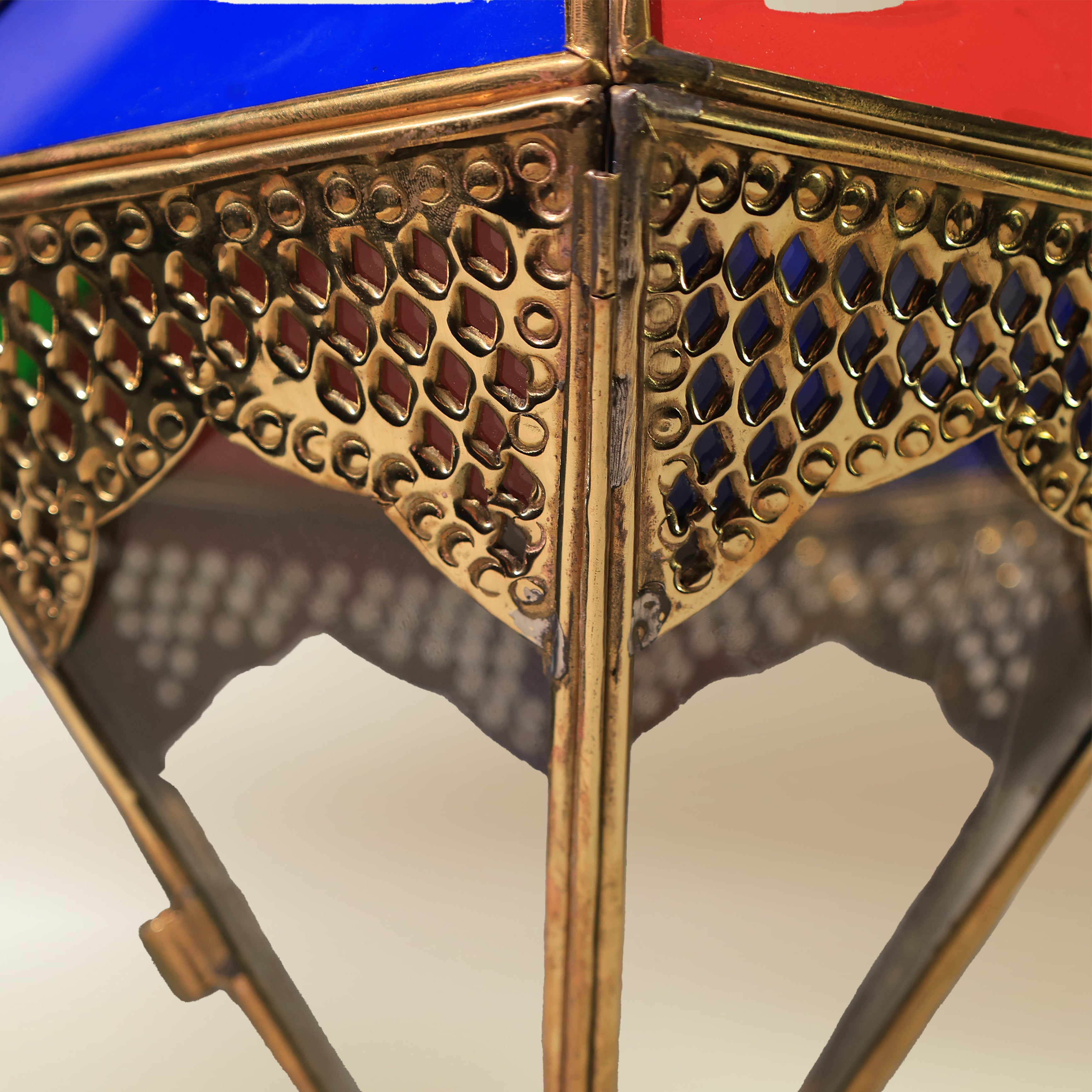 Lantern of Colors – A Thousand Nights in Light