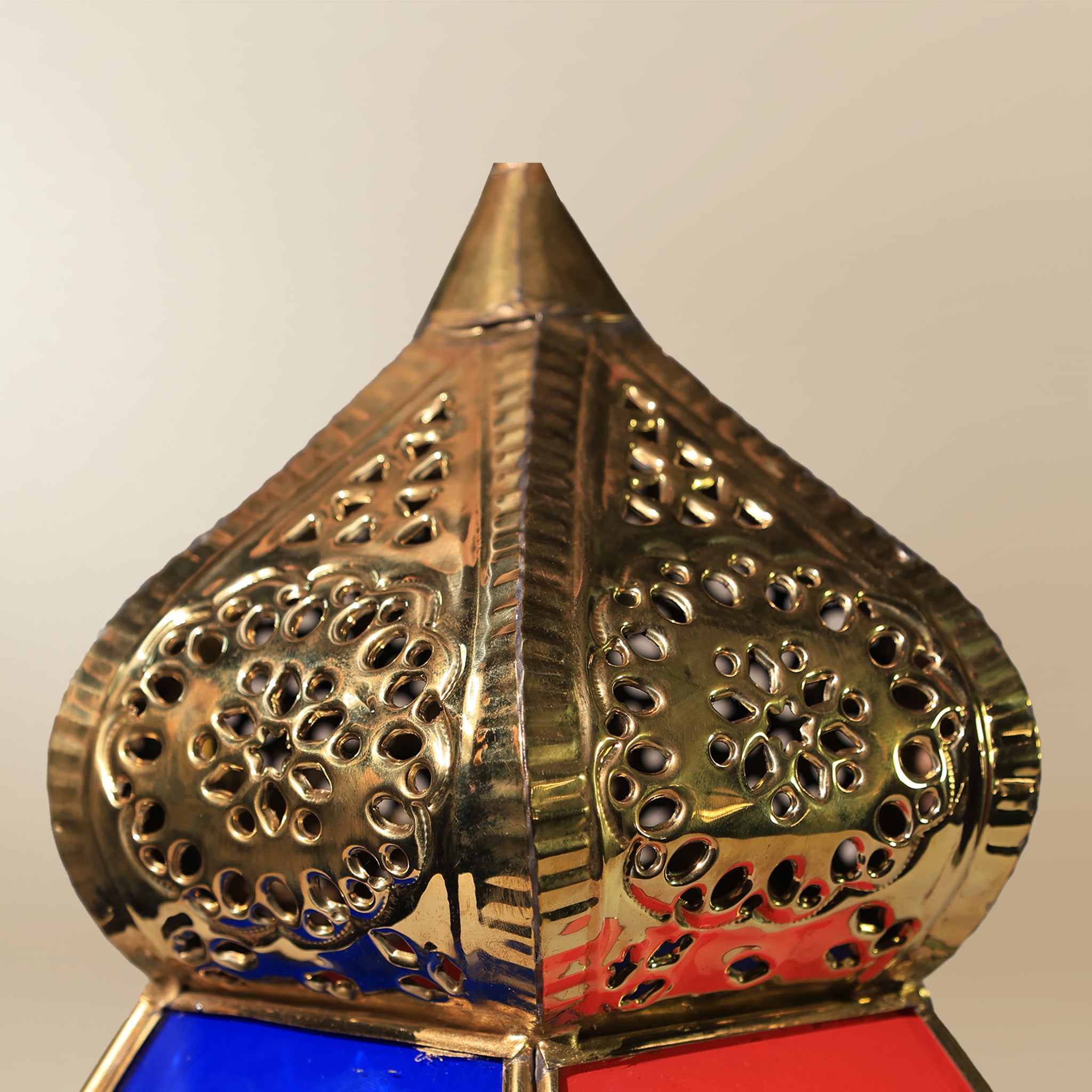 Lantern of Colors – A Thousand Nights in Light