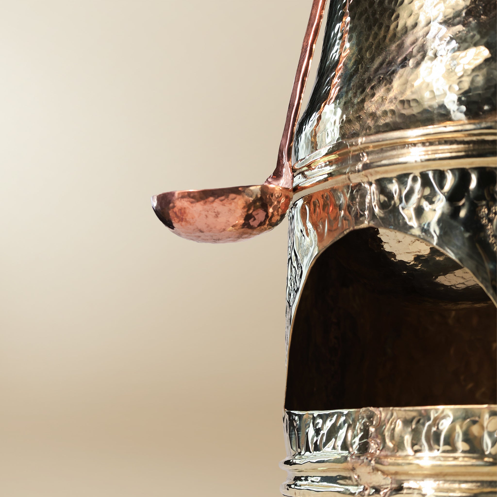 وعاء فول النحاسي التراثي