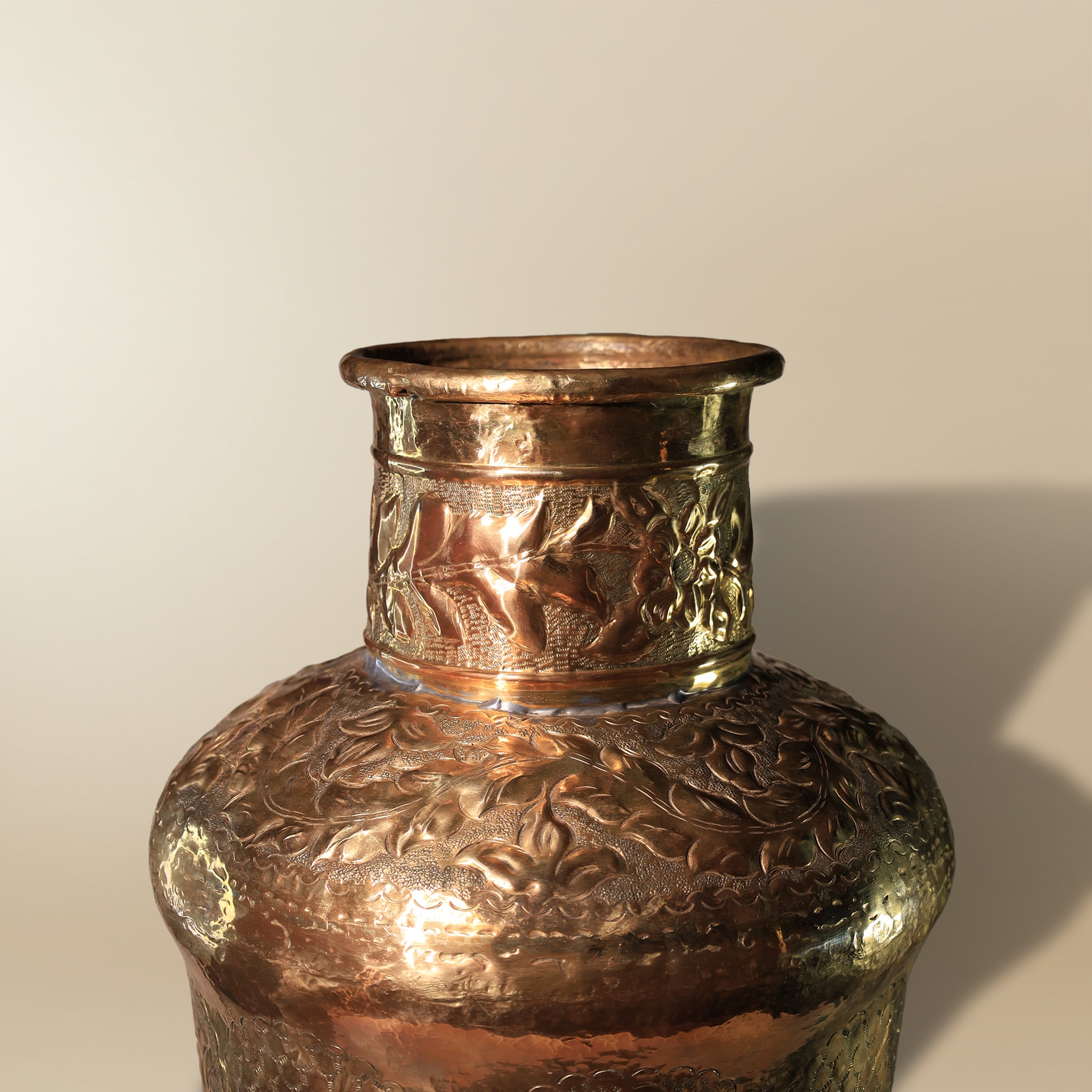 مزهرية الواحة النحاسية